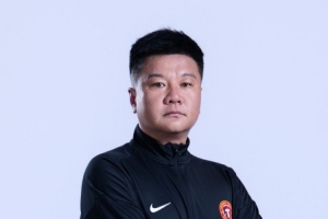 奋进 · 2026 | 辽宁铁人中超元年定妆照 配图