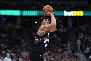 再找找状态！阿隆·戈登复出半场5中1拿3分2板 三分3中0 配图