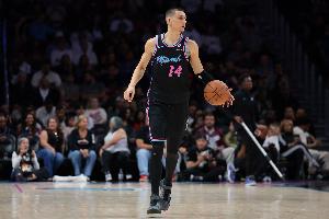 外线来感觉挡不住！希罗三分10中8砍下赛季新高33分 另有9板9助 配图