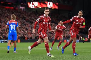 罗伯逊：我为利物浦效力期间，大多数这样的射门通常都会飞出横梁 配图