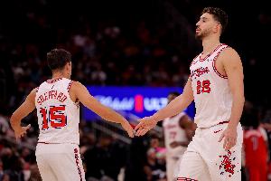 申京和谢泼德同时在场怎么防？乌度卡：通过调整阵容弥补短板 配图