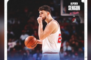 砍28分6板但最后遭雪藏！申京INS转发自己的数据海报 配图