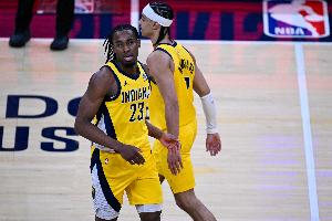 无心恋战！步行者本场三分线外35投8中 上半场16中2 配图