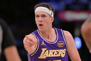 不常见!里夫斯第四节犯满离场 生涯第2次毕业&上次是在2024年1月 配图