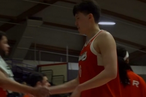 内外开花！杨瀚森G联盟首节能攻能传能防 5中5砍11分3板2助1帽 配图