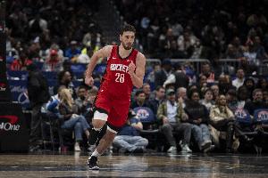 申京：我能持球推进 但我之前有点犹豫 之后需要更快做决定 配图