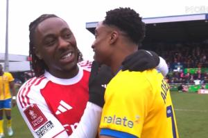 埃泽：场地很艰难但任务完成，我们正在争取所有能赢得的奖杯 配图