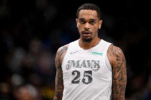 锋线疲软！米德尔顿8中2得7分5板3助 华盛顿9中2得5分&正负值-23 配图