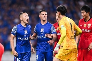 缺中锋的海港，跟少边锋的申花，哪一个更强？ 配图