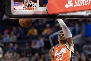 奇兵！乔丹·米勒半场3中3贡献9分6助 正负值+18最高 配图