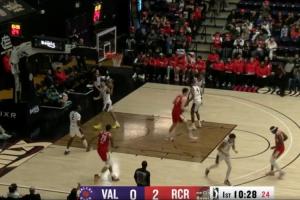 开场4分钟4分2板1助！杨瀚森连续打进 随后击地妙传助攻队友得分 配图