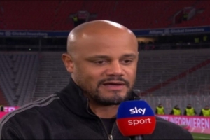 孔帕尼：诺伊尔小腿不适 凯恩缺阵我们也还有其他球员能够进球 配图