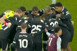 整活维拉开球前切尔西众将将球团团围住，解说直呼很荒唐 配图