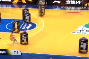 杨鸣:这应该是历史上最眼花缭乱的技巧大赛 场地摆满了障碍物 配图