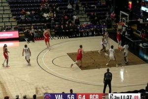 还是要支配球！杨瀚森高位击地妙传队友切入上篮得分 配图