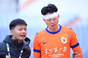 山东解说：高准翼轻微脑震荡缝了30多针，现在应该问题不大了 配图