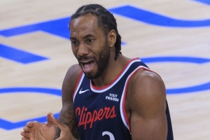 一点水不敢划！伦纳德15中8拿下28分5板2助1断 次节独得15分 配图