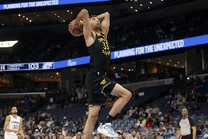 戴格诺特：莱昂斯是出色竞争者 对他在勇士站稳脚跟不意外 配图