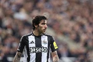 太阳报：皇马球探考察托纳利，准备加入曼城和阿森纳的竞购行列 配图