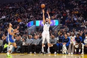 张佳玮：巅峰水花克莱绕切投有效命中率低库里10% 没人说克有引力 配图