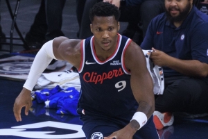 准头不够罚球来凑!马瑟林上半场8中3得到11分5板 罚球5中5 配图