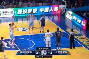 上强度啦！高诗岩小防大 奋力用犯规破坏胡金秋反击送其上罚球线 配图