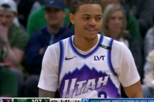 演都不演了！基昂特·乔治关键三分三不沾 退防笑得很开心 配图