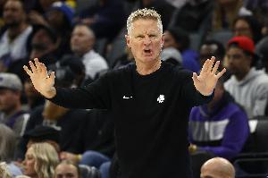 JR：不觉得科尔是出色教练 他只会玩满级号不会培养球员 配图