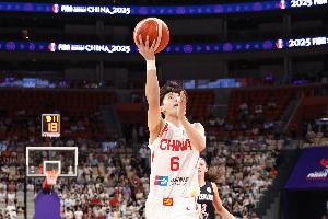 小试牛刀!杨舒予6投3中拿到7分4篮板4助攻 正负值+23 配图