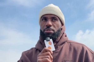 最爱的女运动员？詹姆斯父子等7人选择小威 八村选择大坂直美 配图