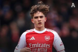 TA撰文称赞道曼：今夏还要参加中考的他，已是场上最从容的一个 配图