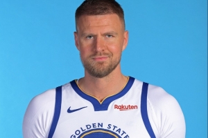 科尔：波津说他感觉很好 我们还在摸索适合他的组合和战术 配图