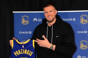 徐静雨：波尔津吉斯在身体无大碍时仍很软弱 他的血性远不如文班 配图