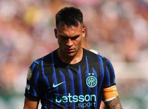 记者：尽管劳塔罗无法上场比赛，但仍将随国米出征与队友在一起 配图