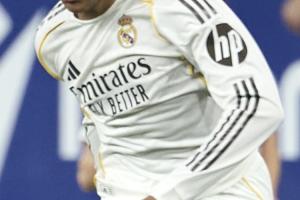 阿斯：皇马目标每年球衣赞助收入3亿欧，正推进与3大赞助商续约 配图