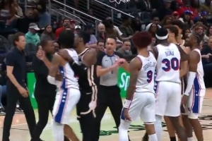 各打五十大板！沃特福德和丹尼尔斯互相吵架&推搡 各自吃T！ 配图