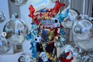 阿劳霍社媒晒照庆生:与奥利维拉一起过生日 配图