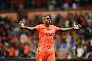 体坛对话玉昆首球双星 巴乙银靴：杨，多给我传几个好球 配图