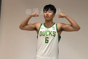 张博源访问俄勒冈大学Vlog！拍摄定妆照 参观学校各运动场馆 配图