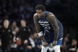 兰德尔：我们第二节不止是投不进 更关键的是我们根本没防守 配图