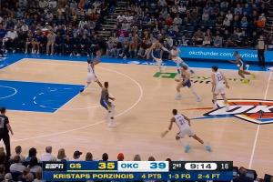 什么怪招？勇士的阵地战防守 三分线内却没有人！ 配图