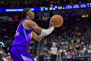 正负值-21最低！科迪·威廉姆斯12投仅4中拿到13分11板 三分5中1 配图