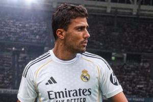 与阿斯报道相反！英媒：罗德里是皇马首要目标，托纳利至少8000万 配图