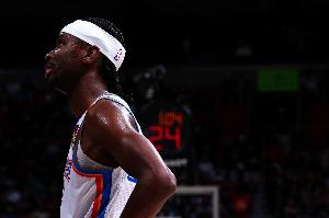 亚历山大连续125场得分20+ 距追平NBA历史纪录只差一场! 配图