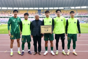 浙江足协：王钰栋等5名浙江球员领取U23亚洲杯杰出贡献奖牌 配图