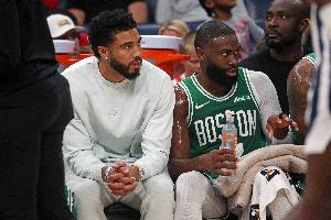 塔图姆：养伤和康复的过程很孤独 我那时只想跟球队待在一起 配图