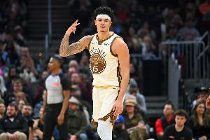 打出来了！桑托斯19中8拿下生涯新高22分外加11板3助2断 配图