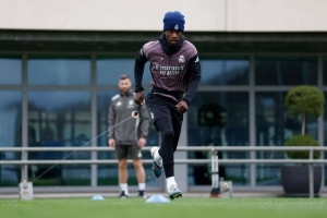 官方：皇马今日进行训练备战对阵曼城的比赛，卡马文加回归 配图