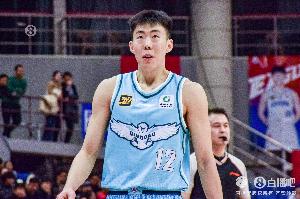 能投能扣得分上双！段昂君半场6中4拿到10分1抢断 配图