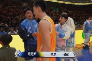 胡明轩三分大赛加赛夺冠!上一次摘下三分王还是2021年! 配图